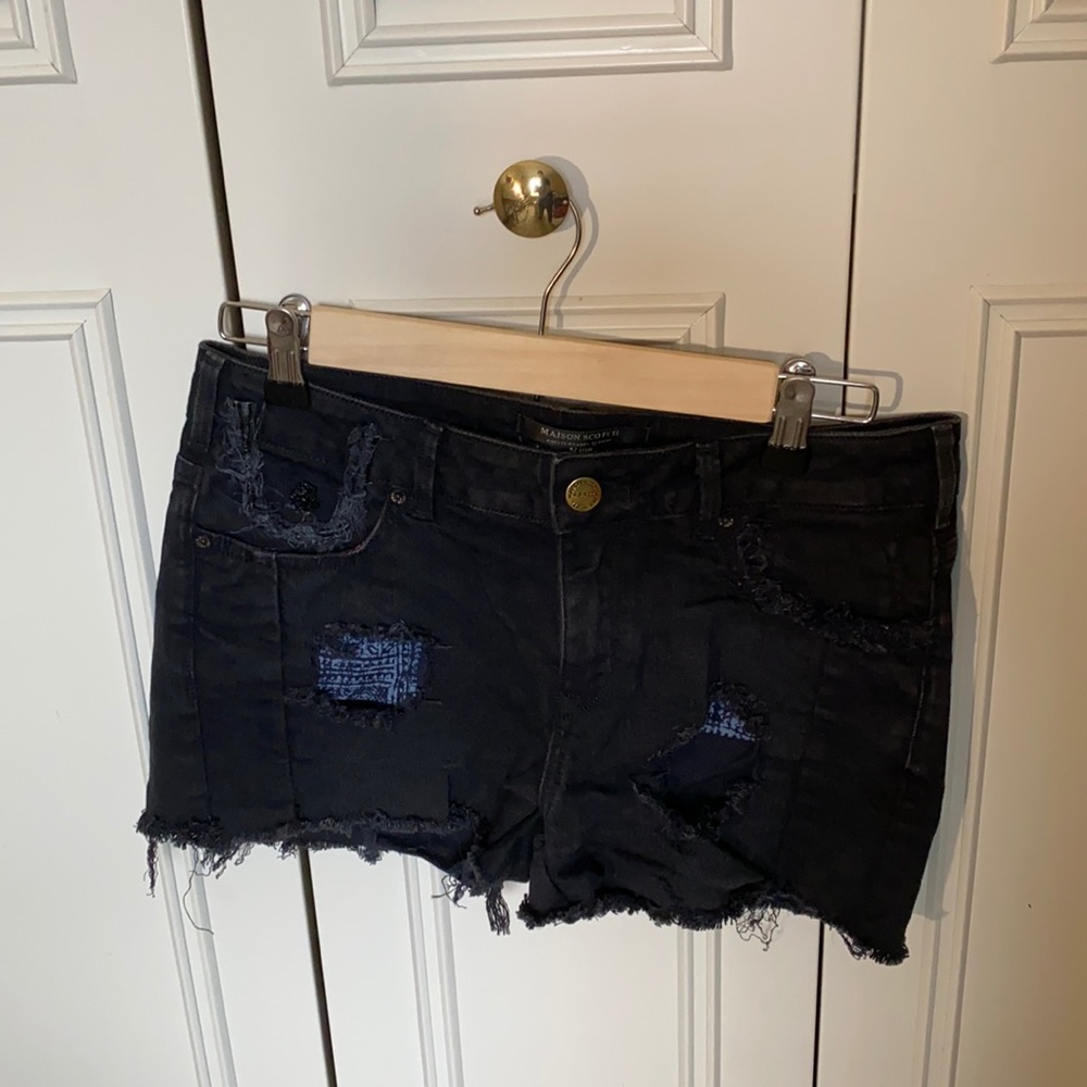 Size 28 Maison Scotch black distressed shorts